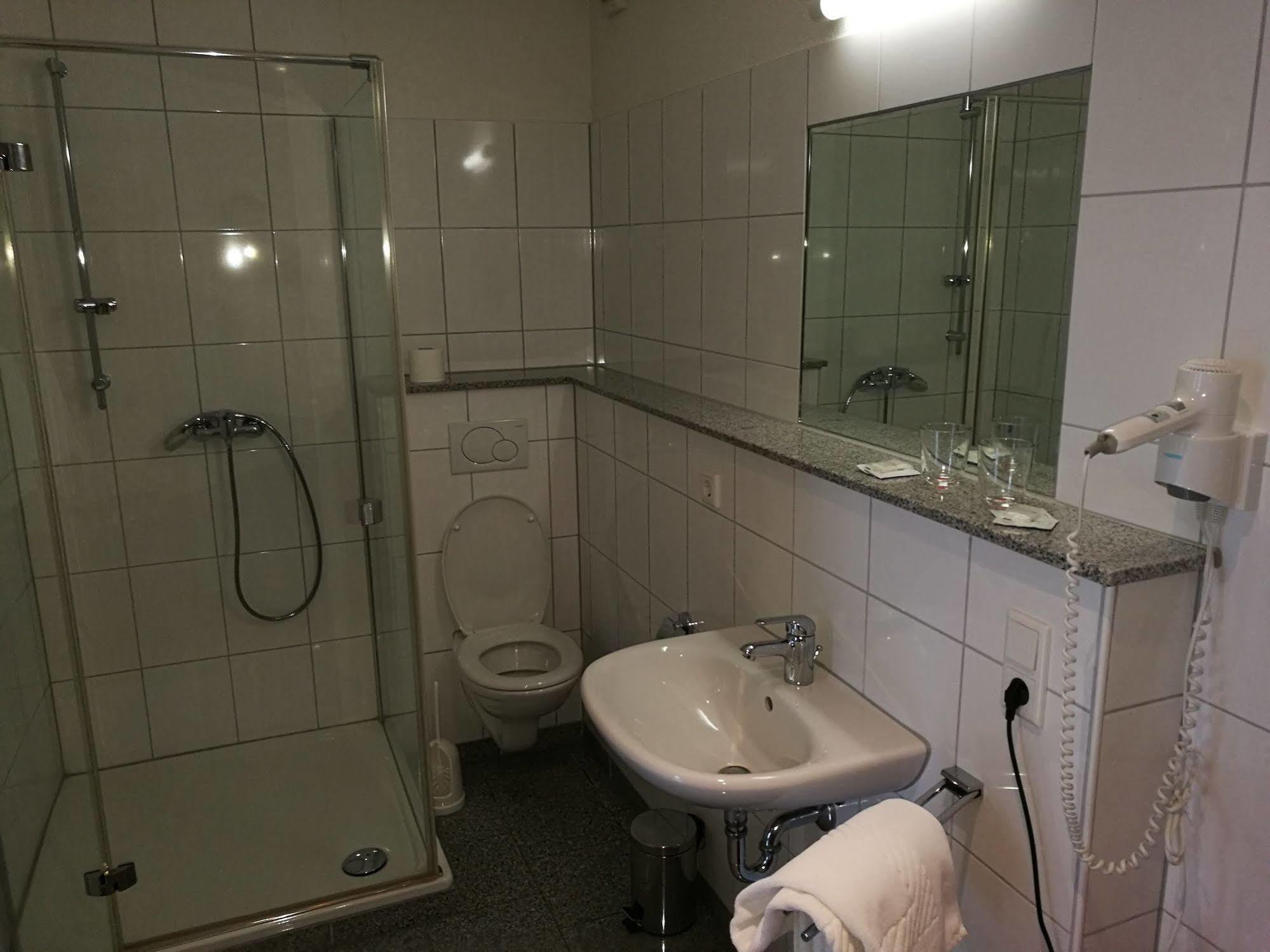 Hotel Central Restaurant El Barrio Grevenbroich Bagian luar foto