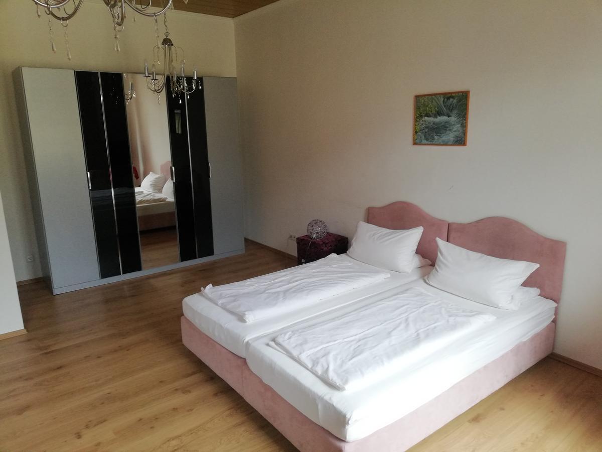 Hotel Central Restaurant El Barrio Grevenbroich Bagian luar foto